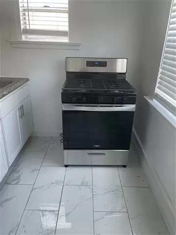$1550 : 1416 W Olympic Blvd image 6