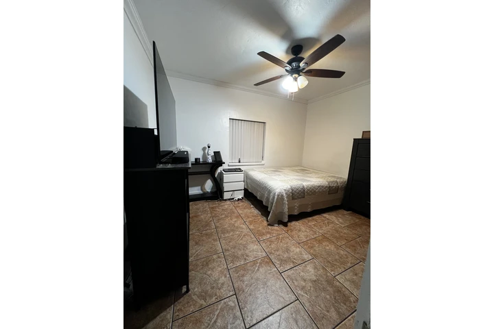 $1400 : Se renta habitación image 5