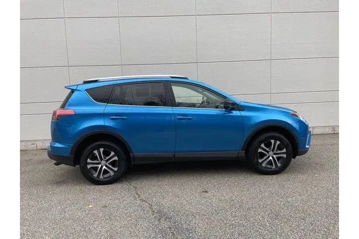 $12994 : Toyota RAV4 2016 AWD LE 4dr image 5