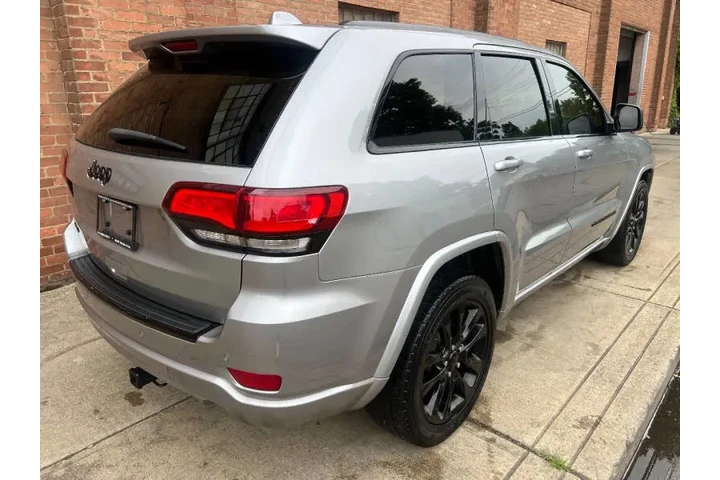 $18000 : 2017 Grand Cherokee Altitude image 6