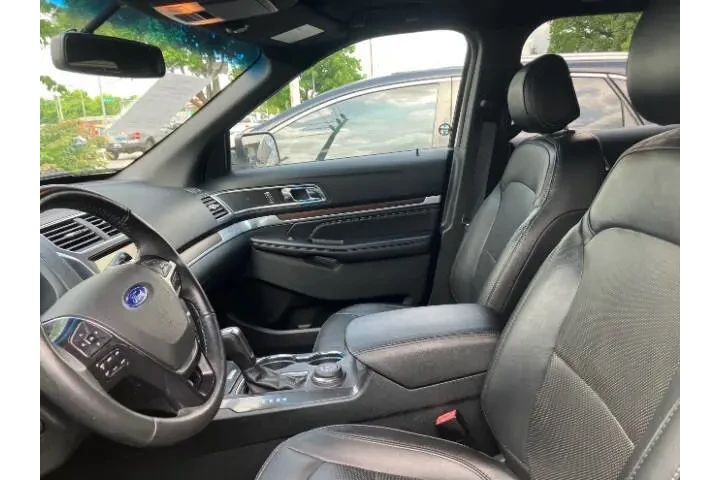 $12500 : 2016 Explorer Limited image 9