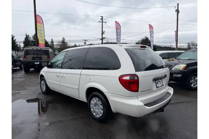 $4995 : 2006 Town and Country LX image 6