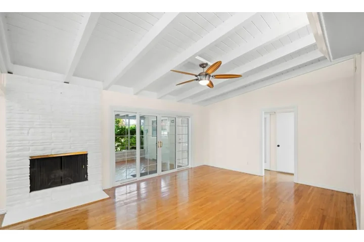 $2500 : 3 Bedroom House in Koreatown image 2