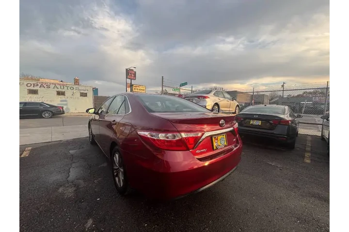 2017 Camry SE image 6