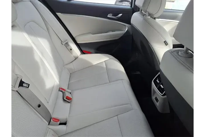 $30933 : Genesis G70 2025 AWD 2.5T St image 9