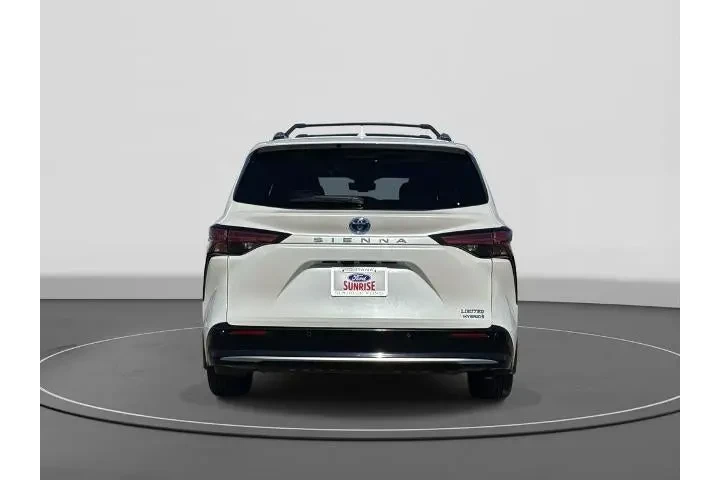 $39900 : Toyota Sienna 2024 Limited 7 image 6