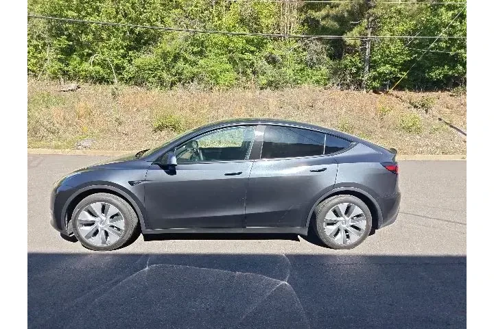 $34990 : Tesla Model Y 2024 AWD Long image 5