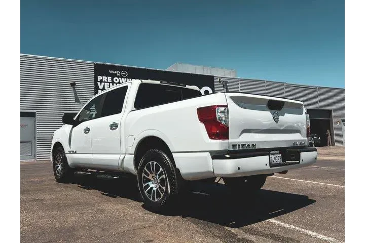 $28997 : Nissan Titan 2021 4x4 SV 4dr image 3