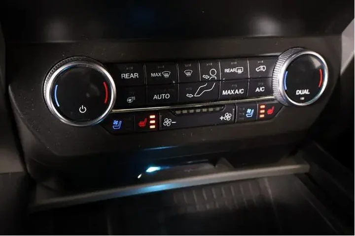 $33844 : Ford Expedition 2020 4x4 XLT image 8