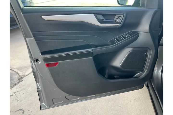 2022 Escape SE AWD image 10