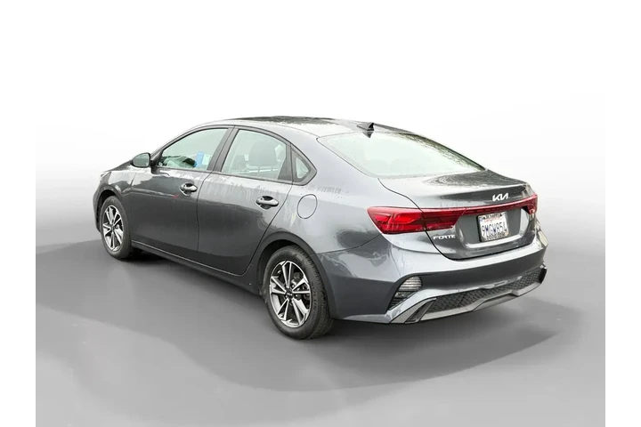$16900 : Kia Forte 2024 LX 4dr Sedan image 3