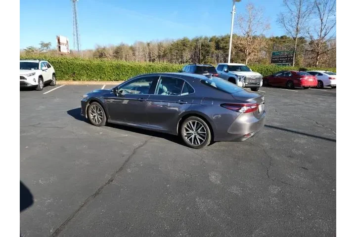 $27988 : Toyota Camry 2023 XLE 4dr Se image 6