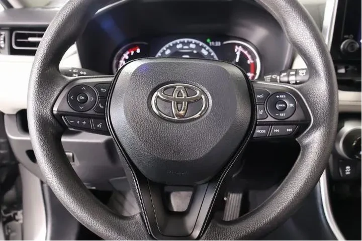 $30535 : Toyota RAV4 2024 XLE 4dr SUV image 3
