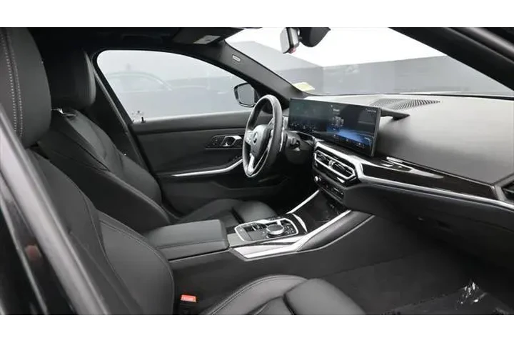 $35591 : BMW 3 Series 2024 330i 4dr S image 2