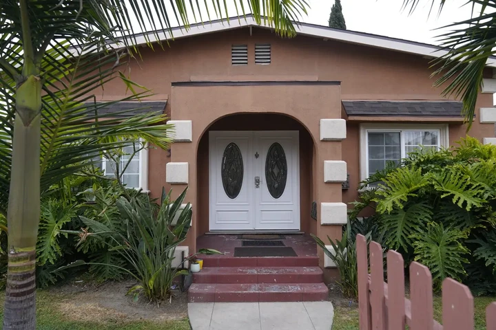 $2700 : *Rento casa en Huntington Park image 2
