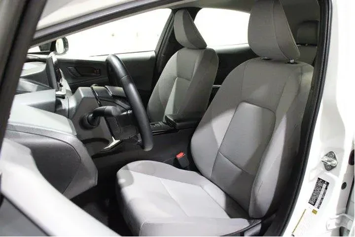 $27998 : Toyota Prius 2023 LE 4dr Hat image 5