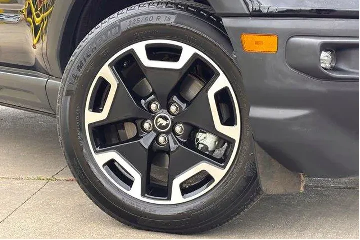 $27977 : Ford Bronco Sport 2024 AWD O image 2