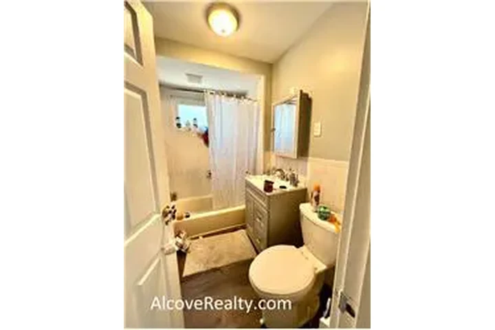 $4950 : Rental property with 5 bedro image 9