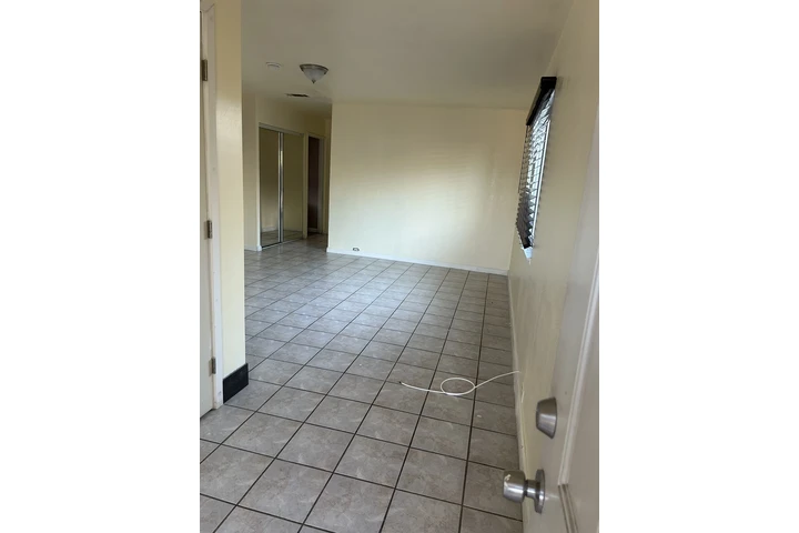 $1900 : 1 Bd en Compton y central image 4