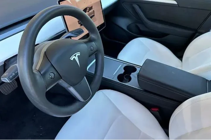 $26285 : Tesla Model 3 2023 4dr Sedan image 4