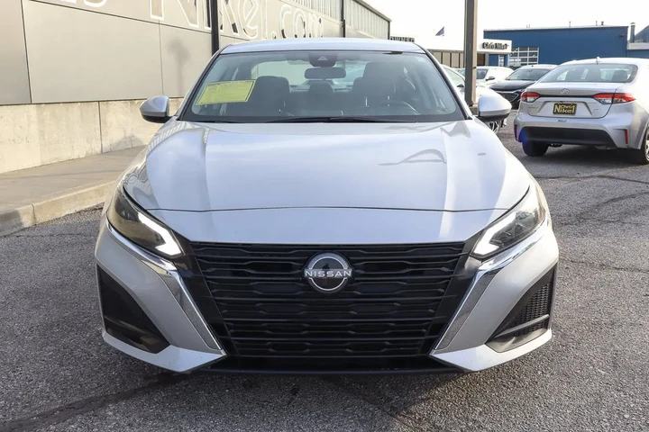 $18588 : 2023 Altima 2.5 SV image 2