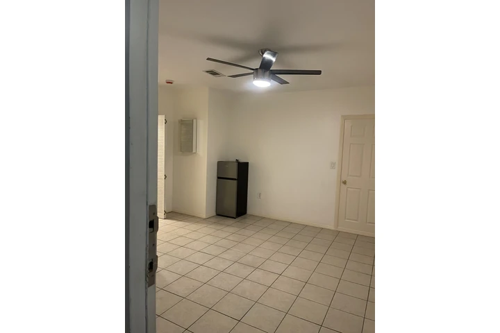 $1200 : Rento Cuarto image 4
