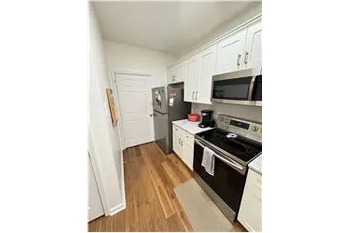 $2000 : Rental property with 2 bedro image 5