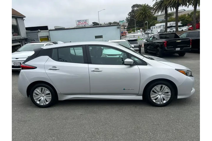 $11400 : 2019 LEAF S image 4