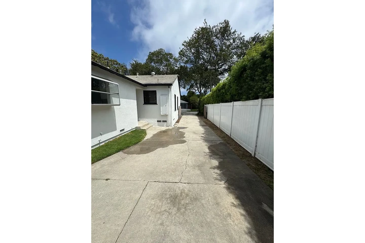 $1000 : Updated 3 bedroom 2 bath home image 10