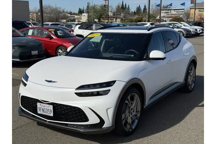 $33992 : Genesis GV60 2023 AWD Perfor image 2