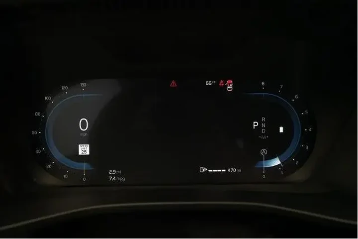 $32498 : Volvo XC40 2025 AWD B5 Core image 2