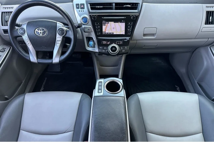 $15500 : Toyota Prius v 2015 Five 4dr image 6