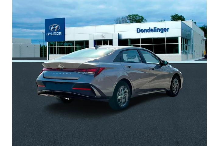 $19990 : Hyundai ELANTRA 2024 SEL 4dr image 7
