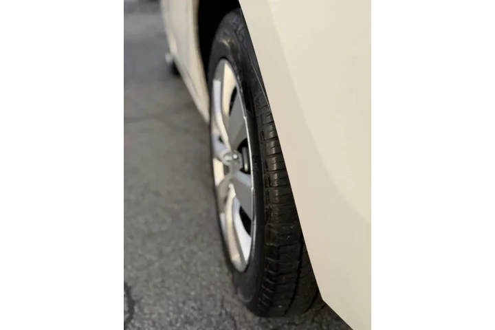 2017 Corolla LE image 5