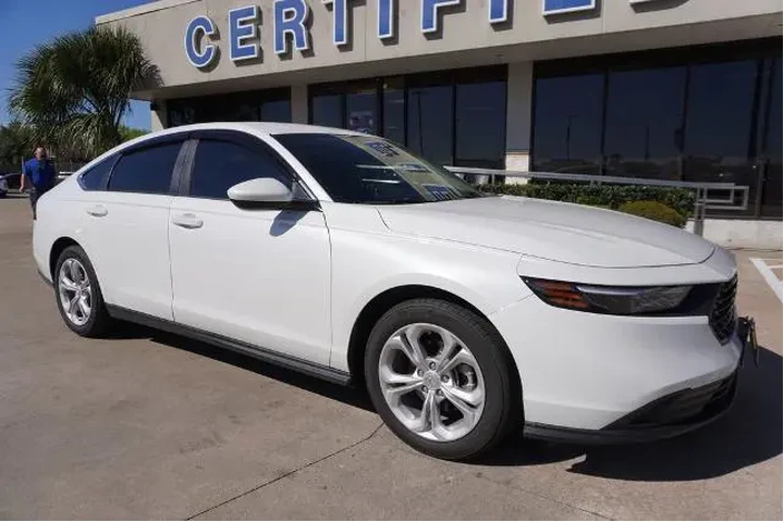 $27888 : Honda Accord 2025 LX 4dr Sed image 1