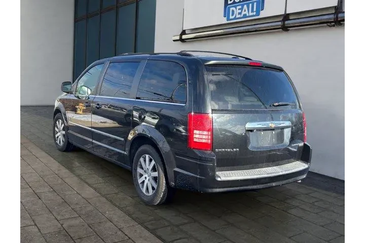 $6995 : Chrysler Town and Country 20 image 2