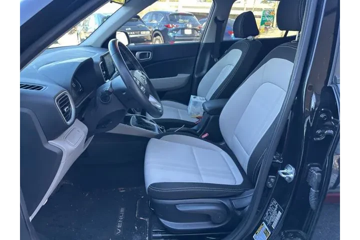 $17178 : Hyundai VENUE 2023 SEL 4dr C image 6