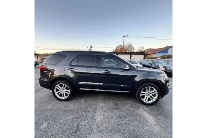 $17999 : 2017 Explorer XLT image 6