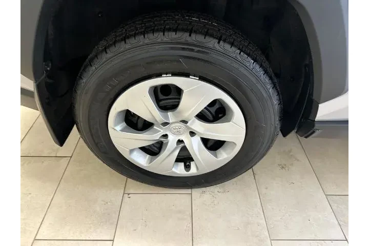 $26994 : Toyota RAV4 2022 AWD LE 4dr image 7