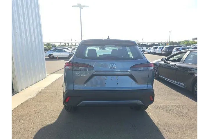 $29900 : Toyota Corolla Cross 2026 L image 5