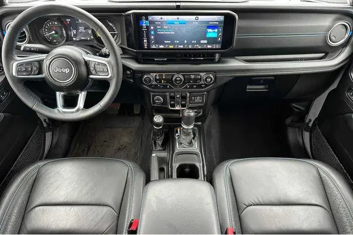 $39953 : Jeep Wrangler 2024 4x4 High image 5