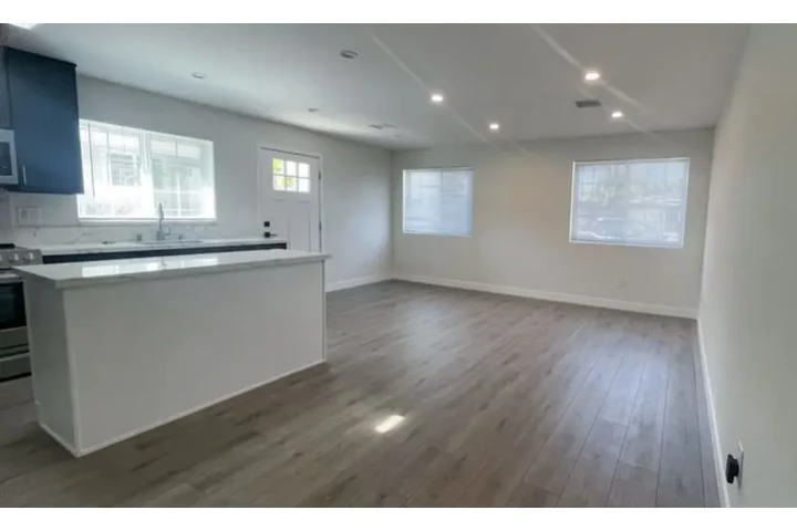 $1100 : APT 1HABITACION 1BAÑO 1PARKING image 1