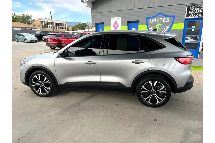 2022 Escape SE AWD image 8