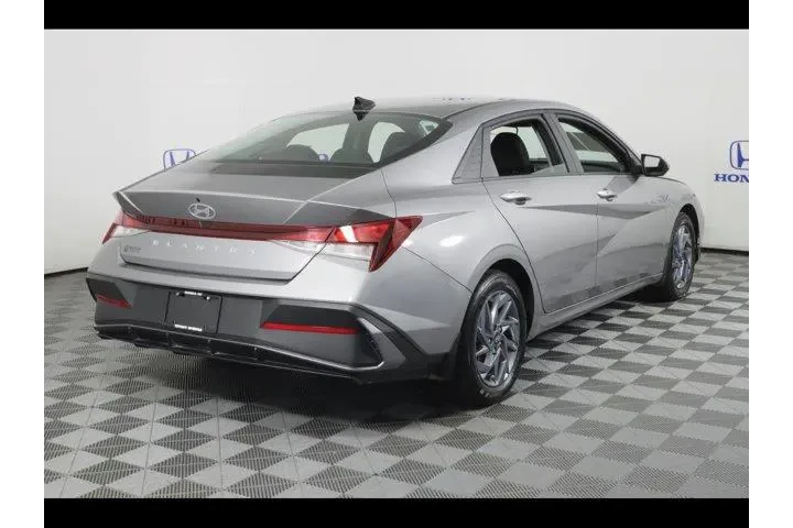 $23875 : Hyundai ELANTRA 2024 SEL 4dr image 7