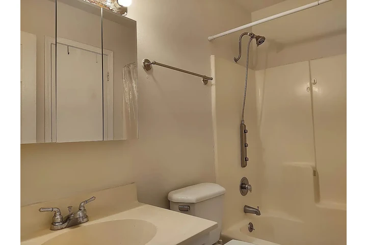 $900 : Wonderful 1 bed / 1 bath !! image 9