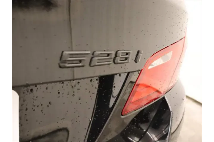 $9955 : BMW 5 Series 2013 528i 4dr S image 7