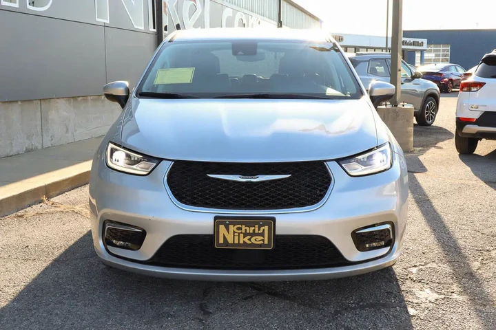 $23587 : 2023 Pacifica Touring L FWD image 2