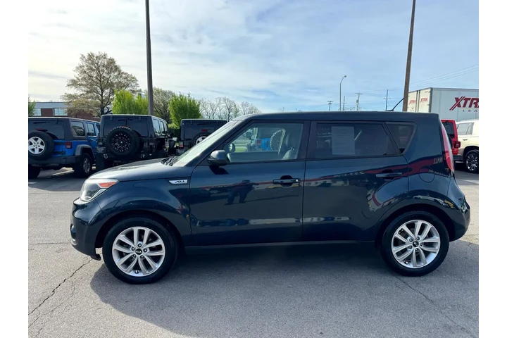 $9750 : 2017 Soul + Auto image 5
