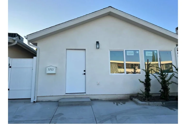 $3400 : Sleek Tilework image 1