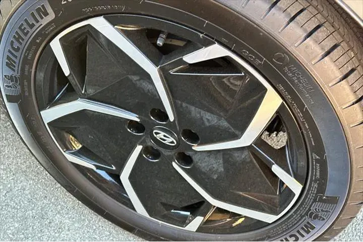 $28990 : Hyundai IONIQ 5 2024 Limited image 4